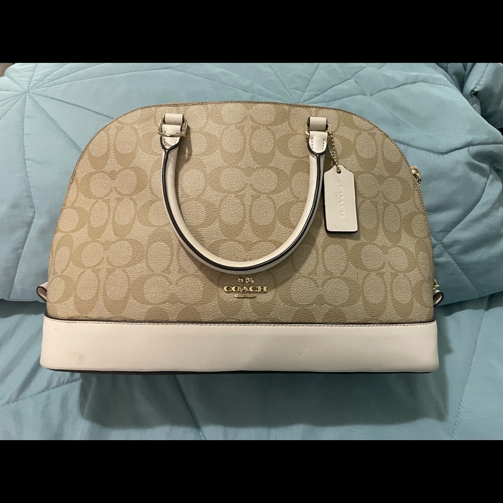 Very nice used coach purse , still in very good condition